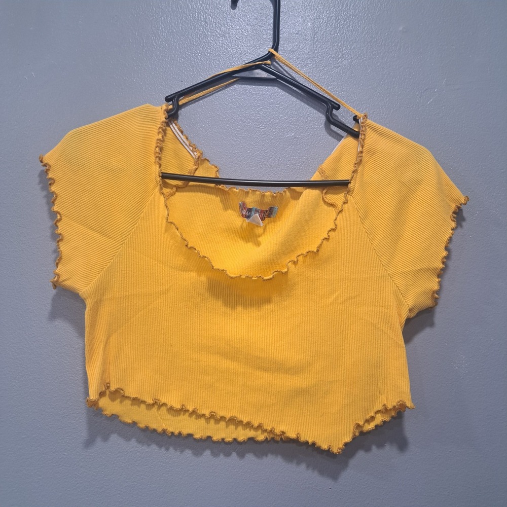 Urban Outfitters Yellow Ribbed‎ Lettuce Edge Crop Top Short Sleeve Scoop Neck L